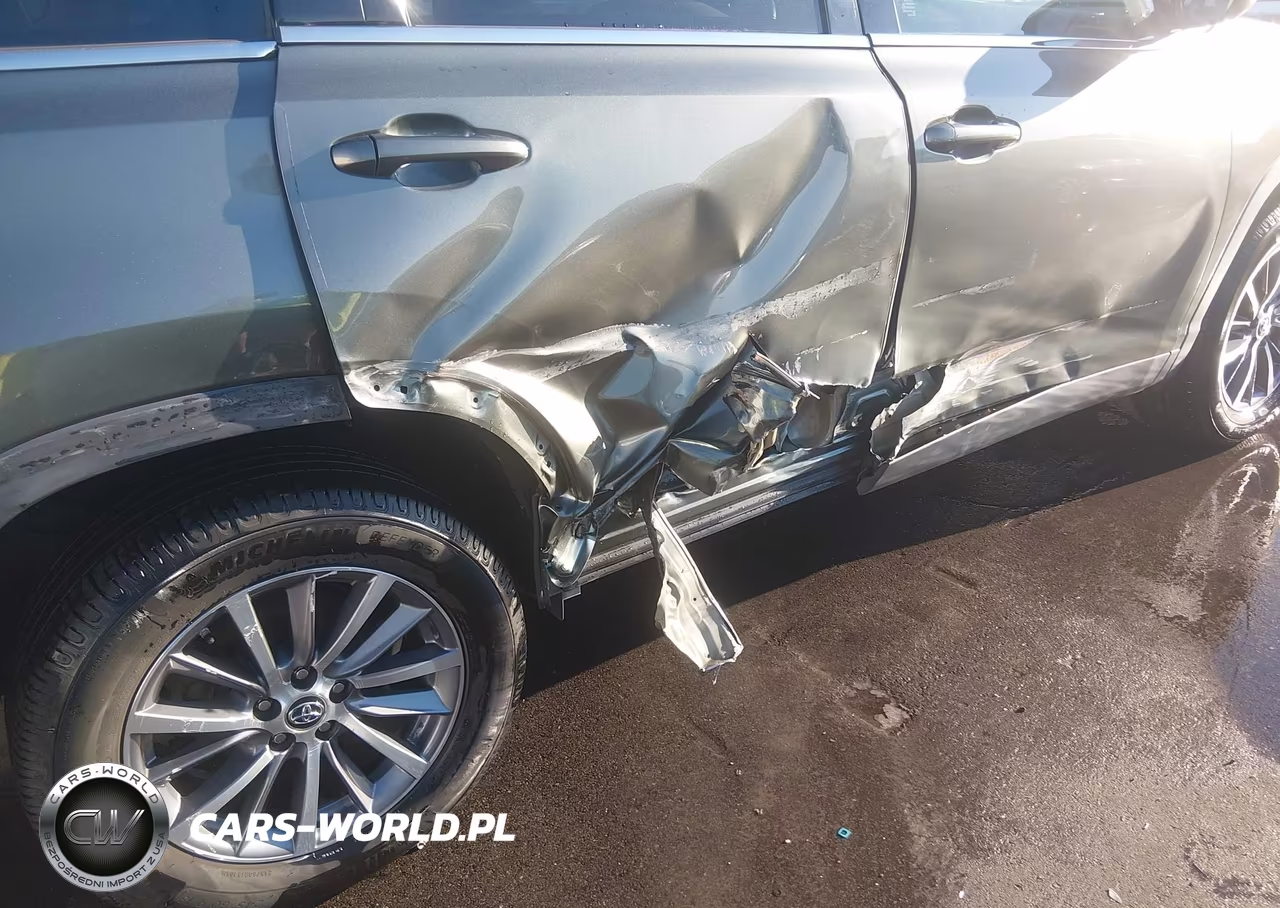 2019 Toyota Highlander Xle VIN:5TDKZRFH0KS327112 - 17