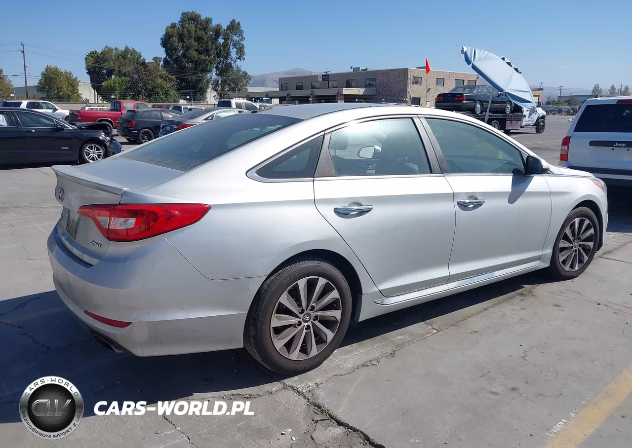 2015 Hyundai Sonata Sport VIN:5NPE34AF2FH107361 - 4
