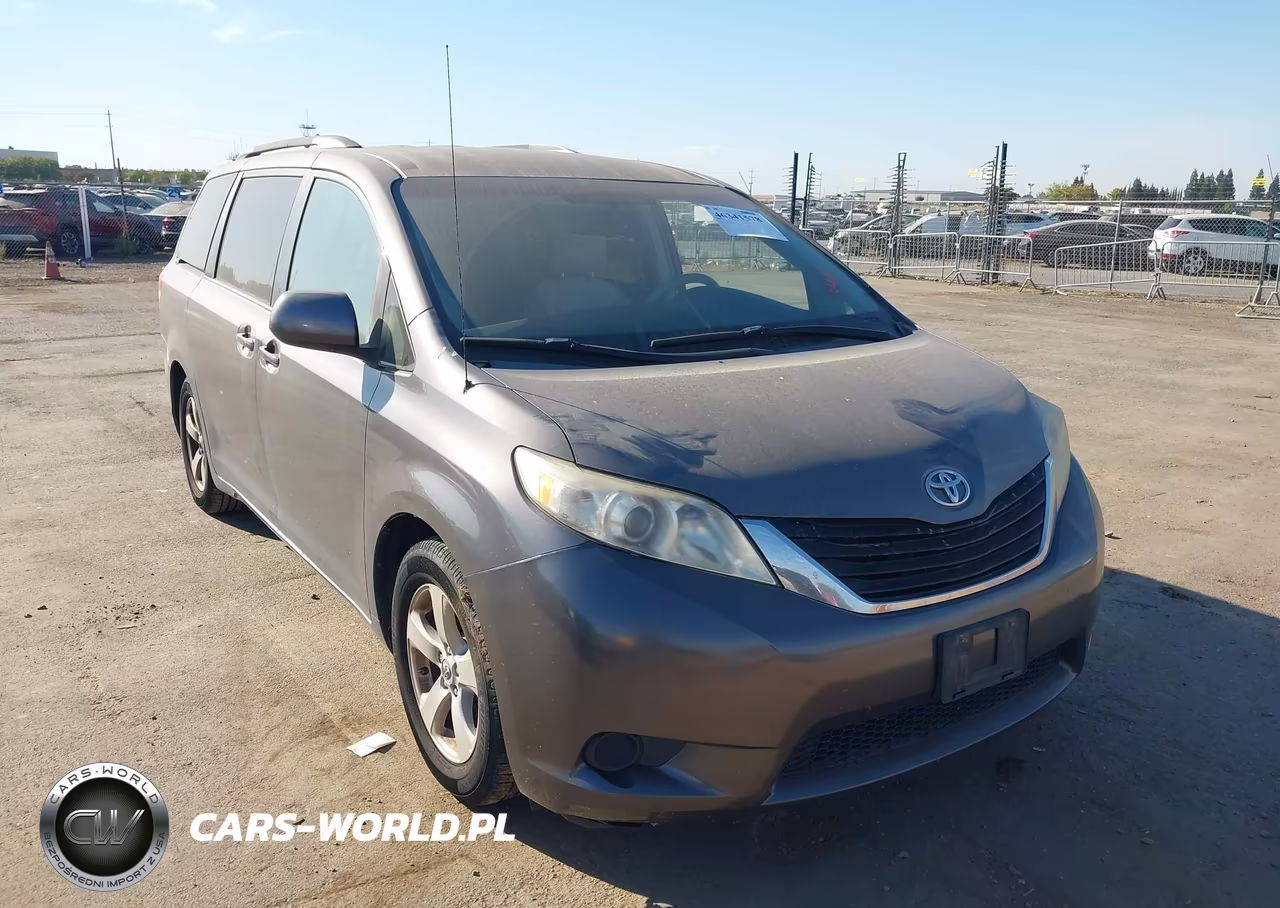 2011 Toyota Sienna Le V6 – zdjęcie 1 z 11