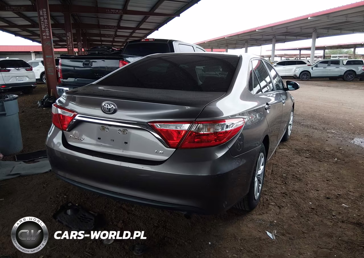 2015 Toyota Camry Le VIN:4T4BF1FK8FR457731 - 4