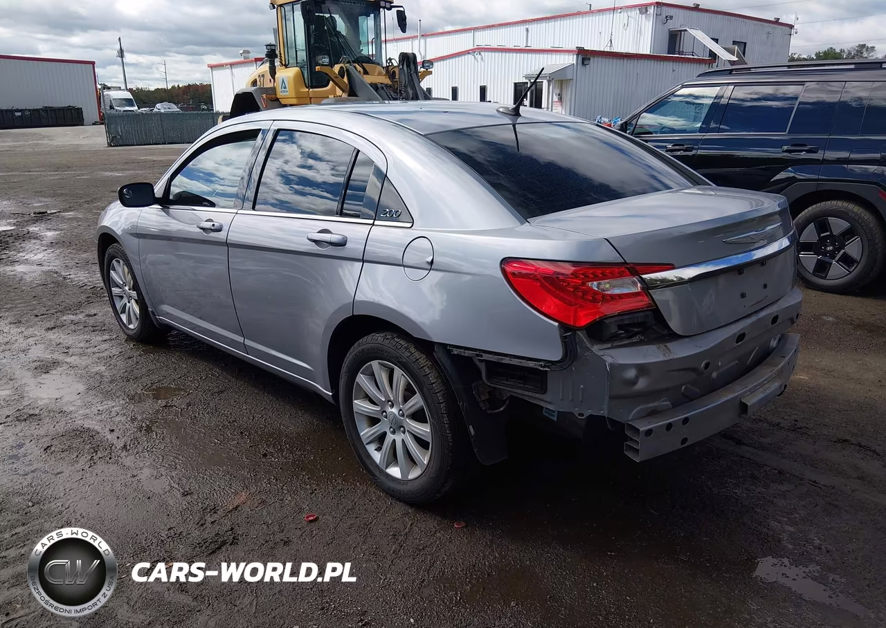 2013 Chrysler 200 Touring VIN:1C3CCBBBXDN538958 - 3