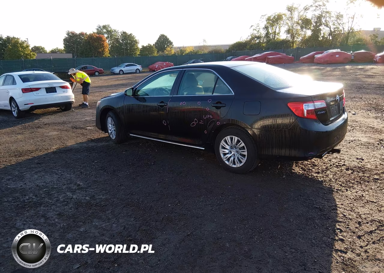 2013 Toyota Camry Le VIN:4T4BF1FK7DR283048 - 3