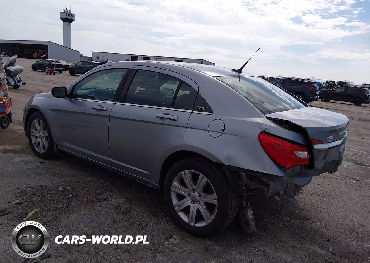 2013 Chrysler 200 Touring VIN:1C3CCBBB6DN699324 - 3