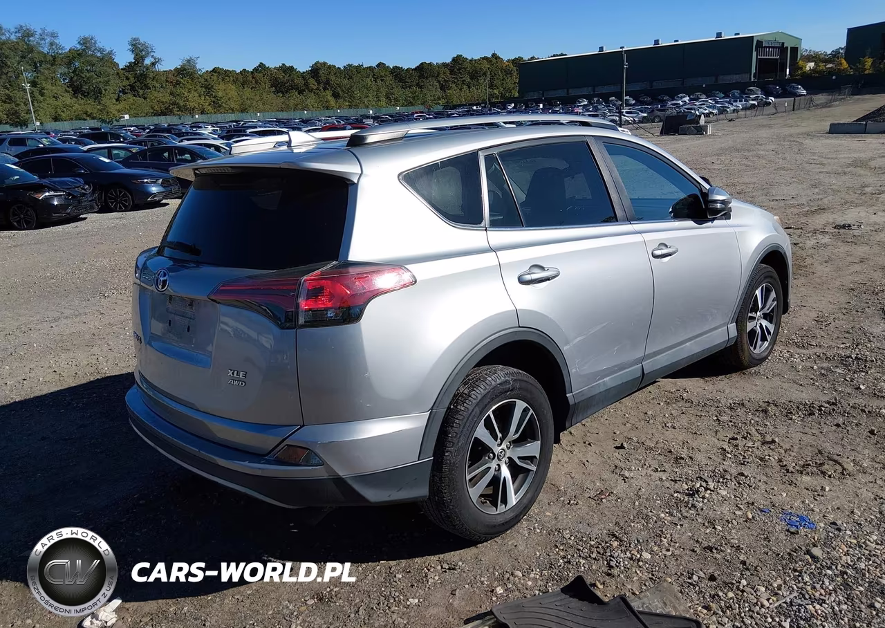 2017 Toyota Rav4 Xle VIN:2T3RFREV2HW563850 - 4