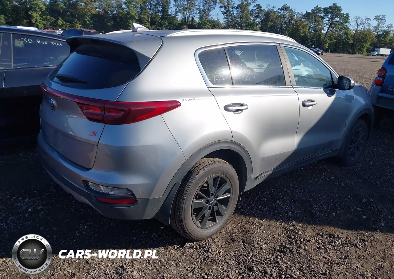 2020 Kia Sportage S VIN:KNDP63AC7L7661818 - 4