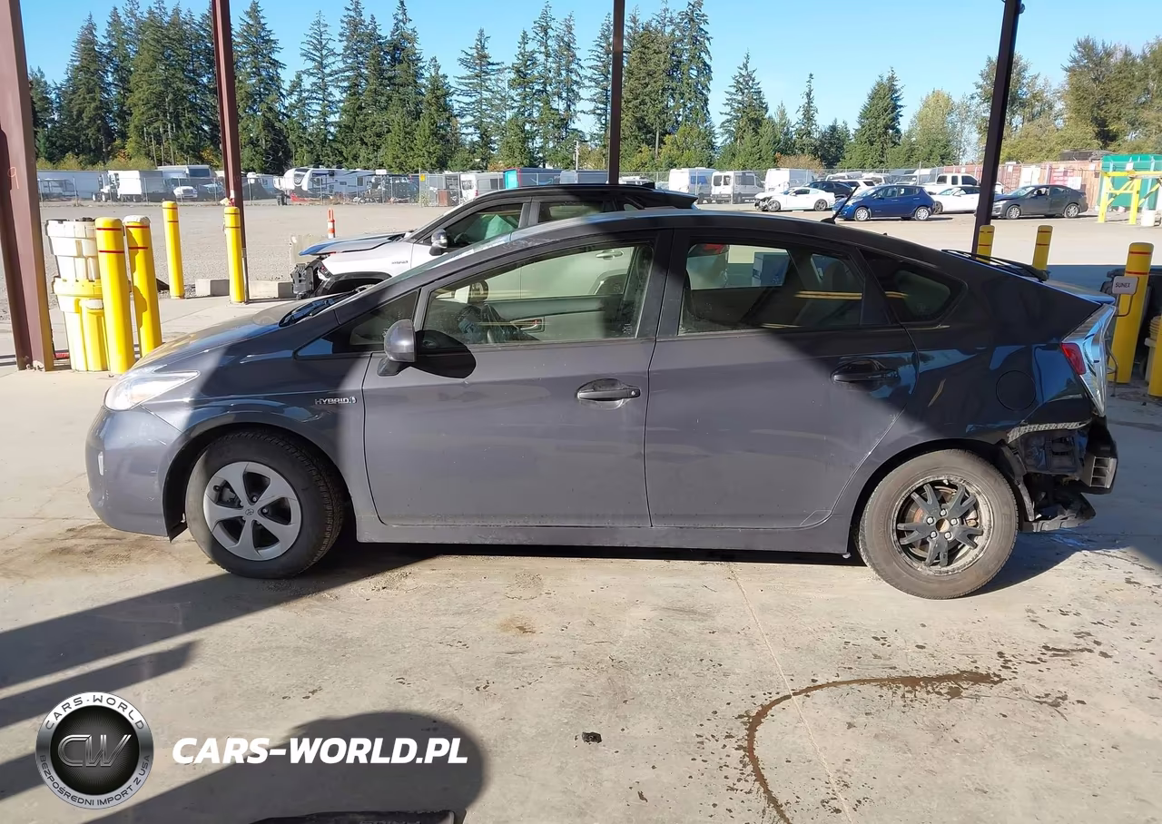 2015 Toyota Prius Two VIN:JTDKN3DU7F0466204 - 14