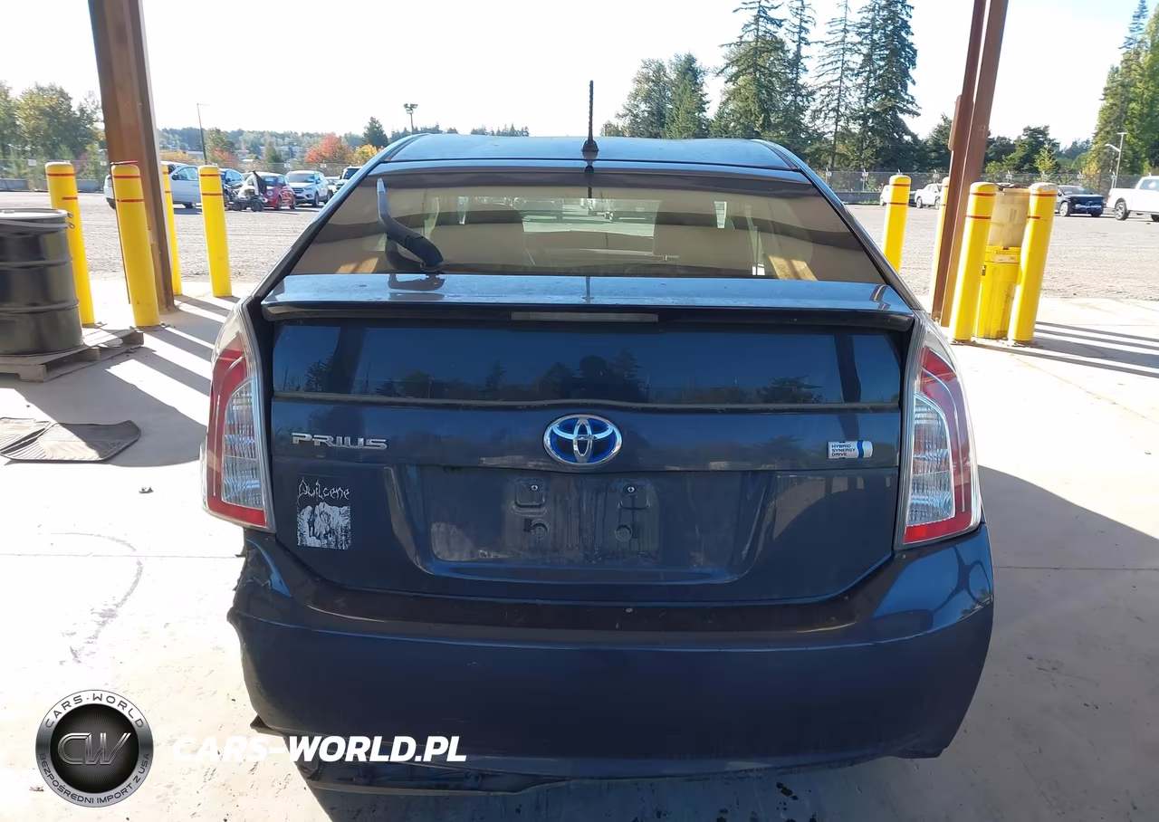 2015 Toyota Prius Two VIN:JTDKN3DU7F0466204 - 16