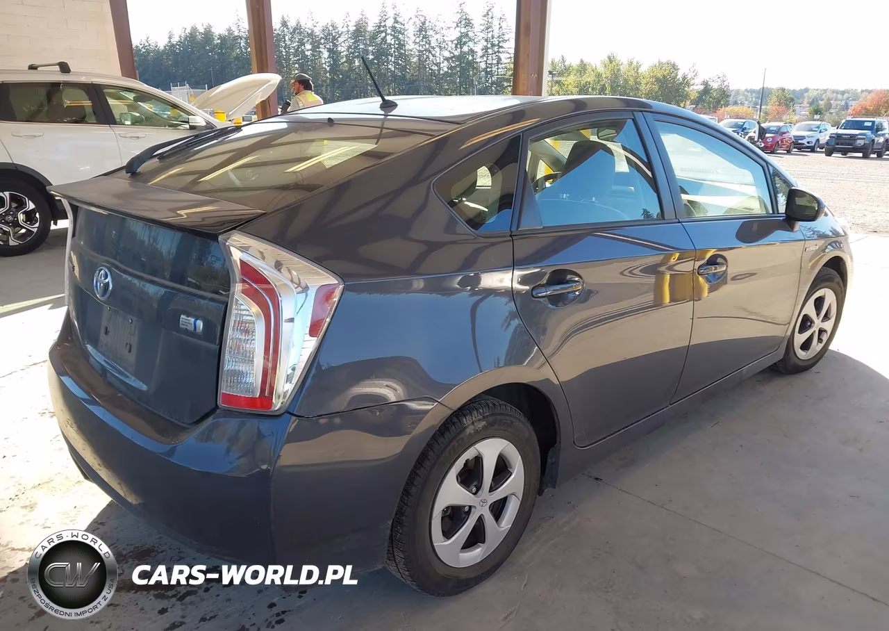 2015 Toyota Prius Two VIN:JTDKN3DU7F0466204 - 4