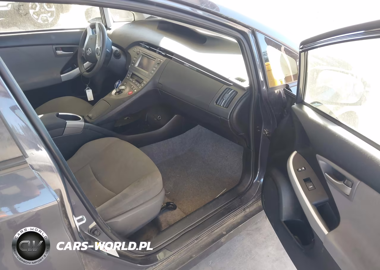 2015 Toyota Prius Two VIN:JTDKN3DU7F0466204 - 5