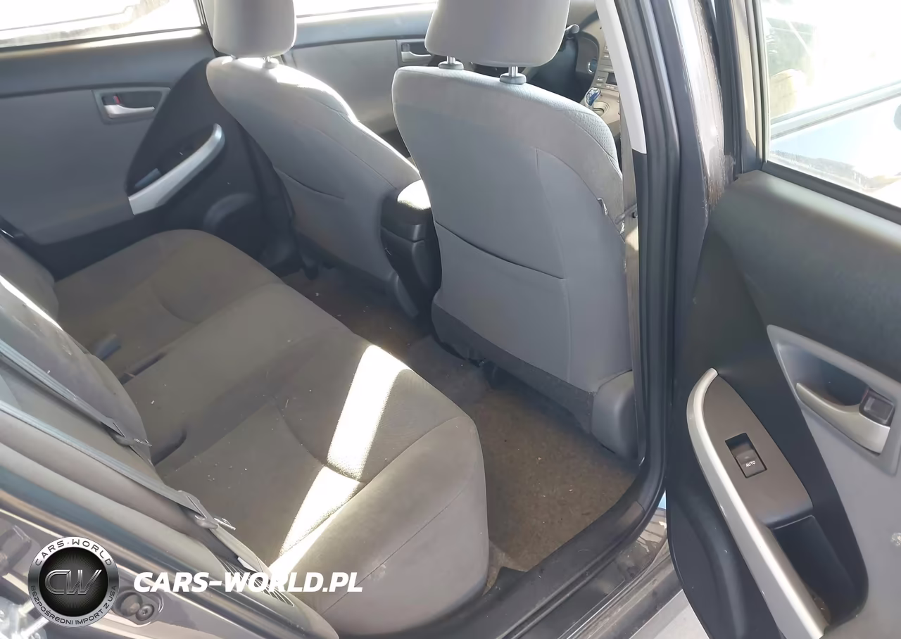 2015 Toyota Prius Two VIN:JTDKN3DU7F0466204 - 8