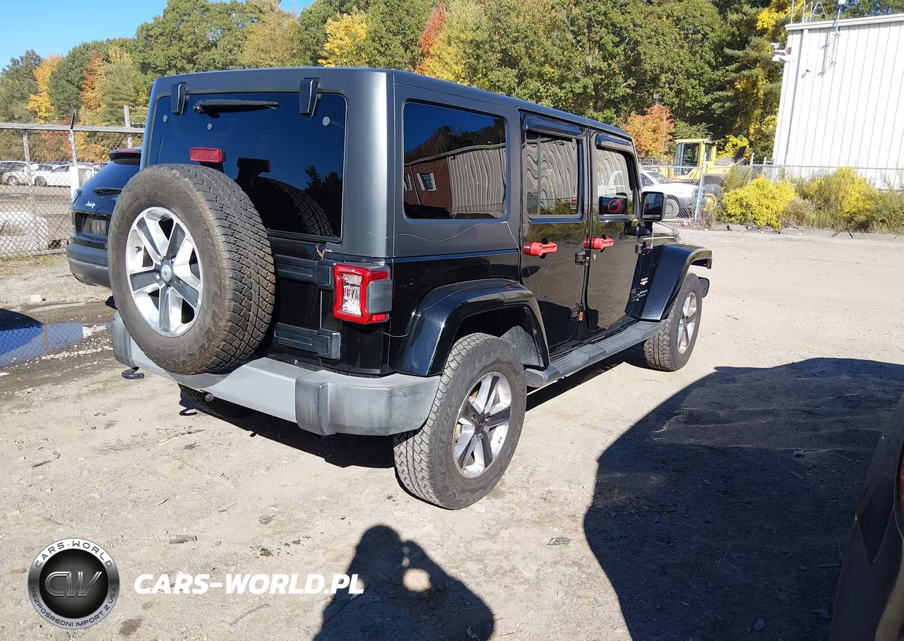 2015 Jeep Wrangler Unlimited Sahara VIN:1C4BJWEG6FL708808 - 4