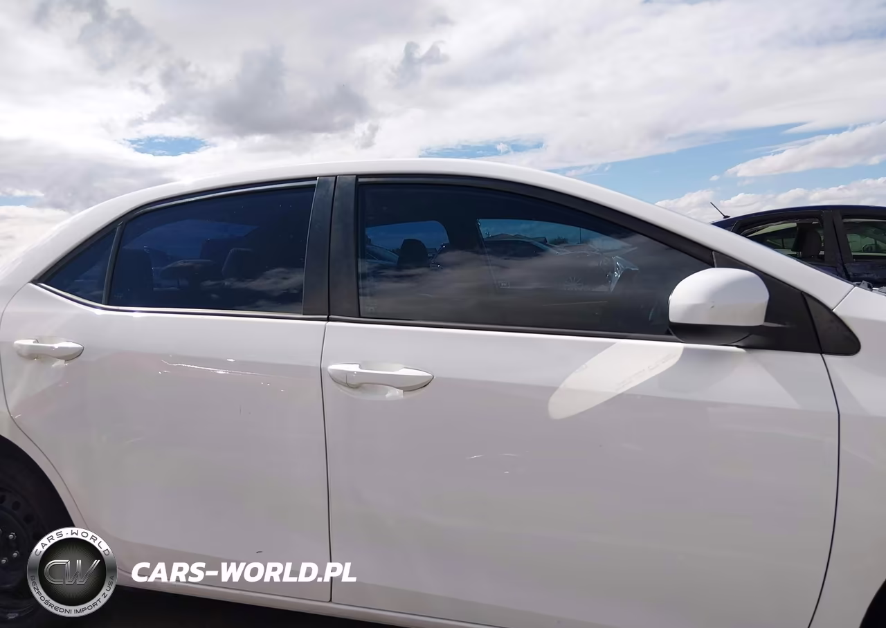 2018 Toyota Corolla Le VIN:2T1BURHE1JC102626 - 14