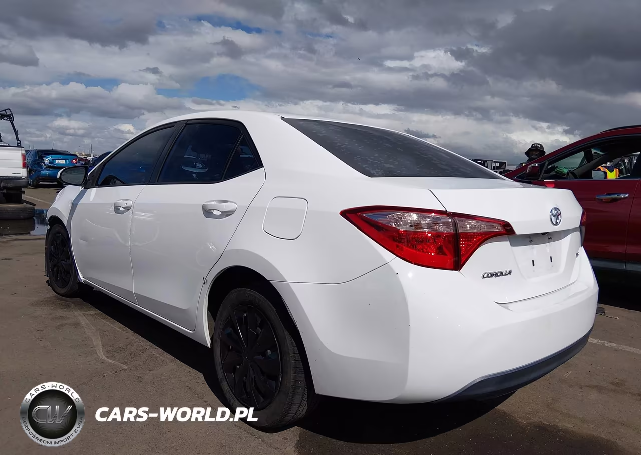 2018 Toyota Corolla Le VIN:2T1BURHE1JC102626 - 3