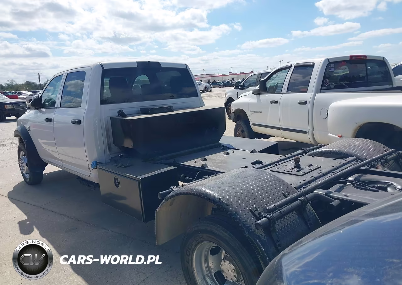 2017 Ram 5500 Chassis Tradesman-Slt-Laramie VIN:3C7WRNFL6HG520051 - 3