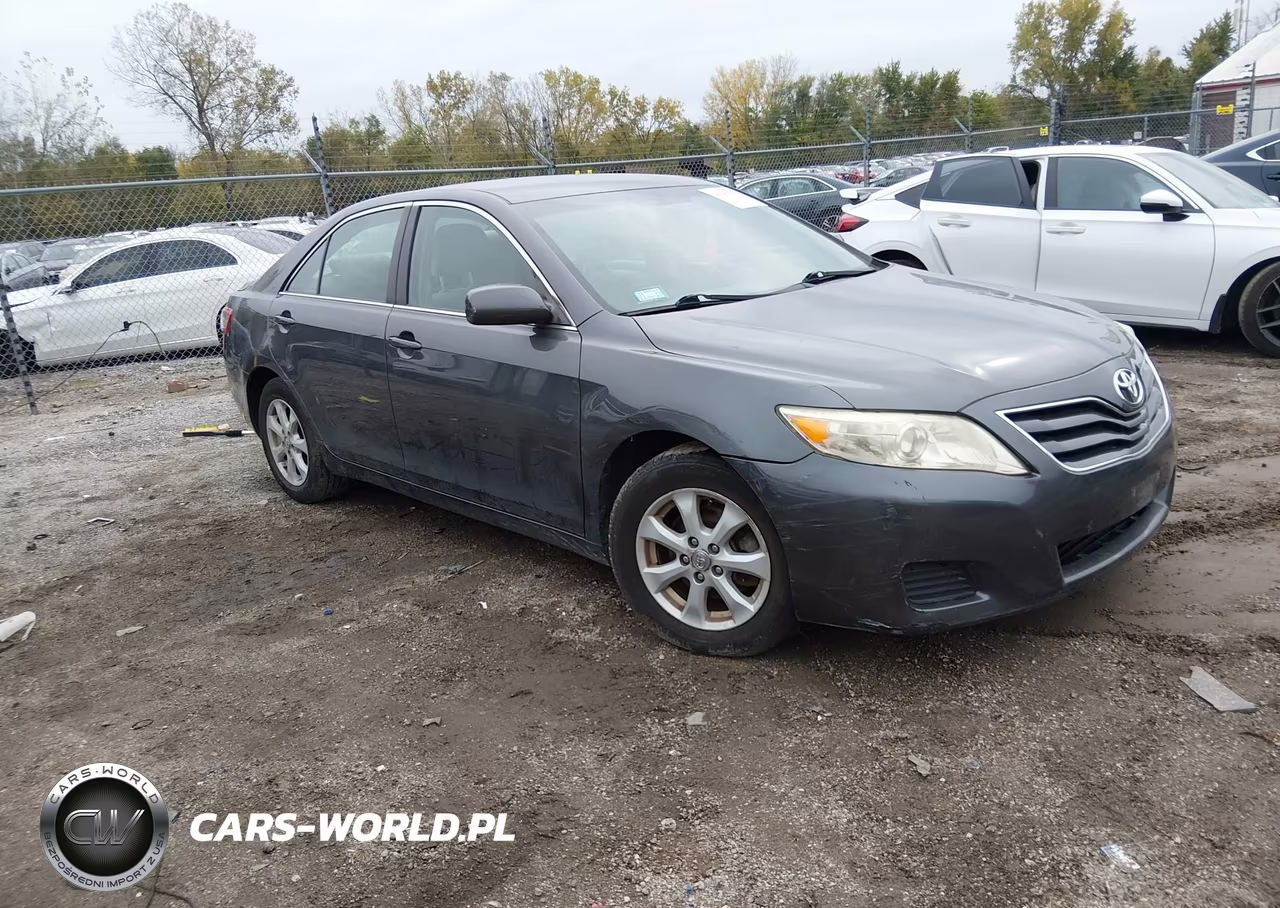 2011 Toyota Camry Le – zdjęcie 1 z 11
