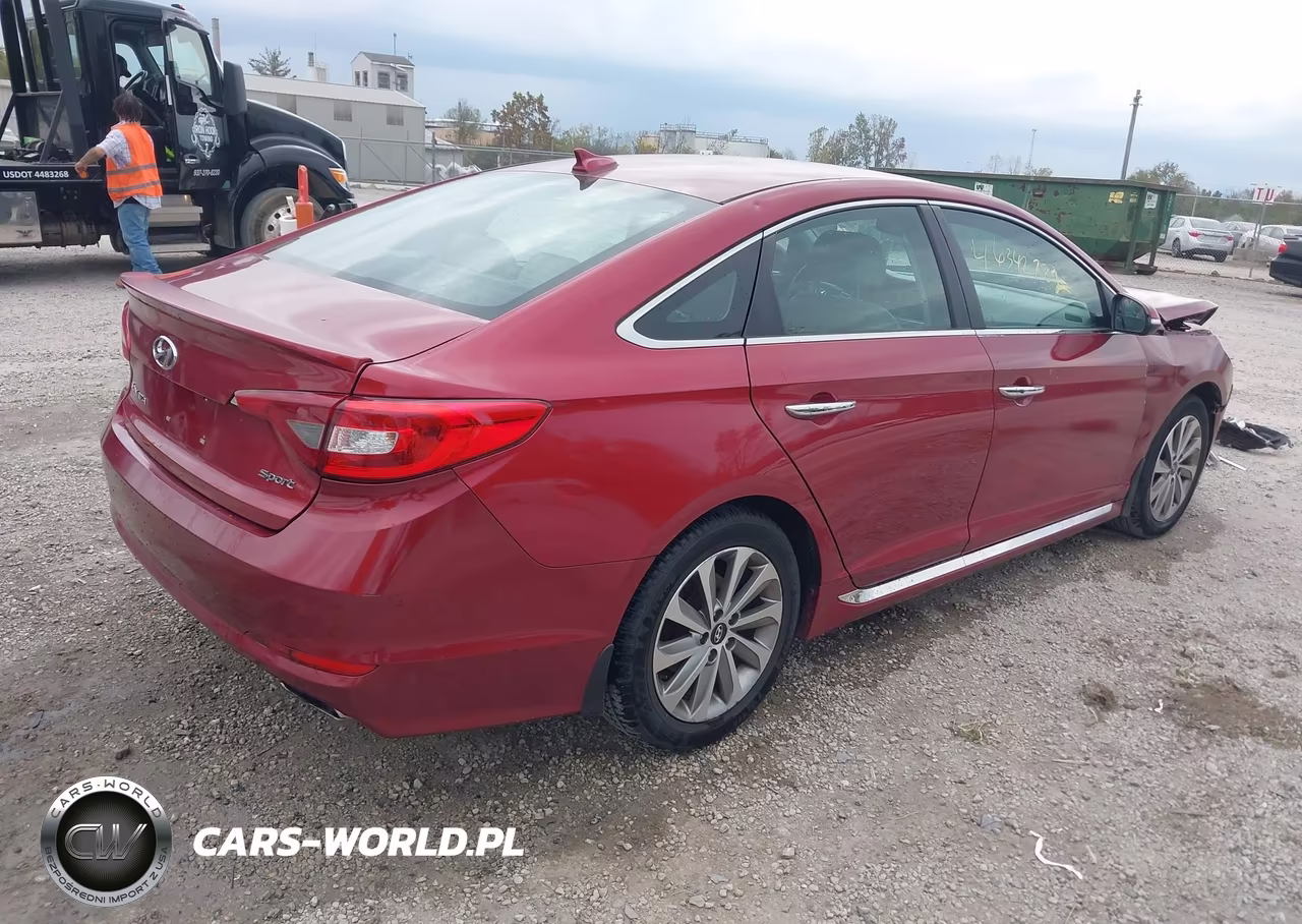 2015 Hyundai Sonata Sport VIN:5NPE34AFXFH197603 - 4