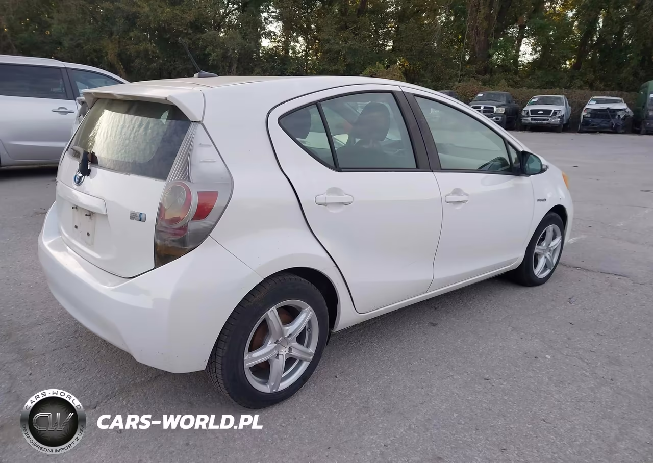 2012 Toyota Prius C Three VIN:JTDKDTB39C1510495 - 4