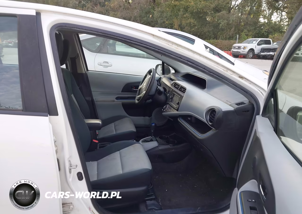 2012 Toyota Prius C Three VIN:JTDKDTB39C1510495 - 5