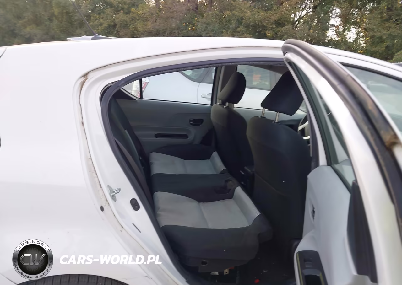 2012 Toyota Prius C Three VIN:JTDKDTB39C1510495 - 8