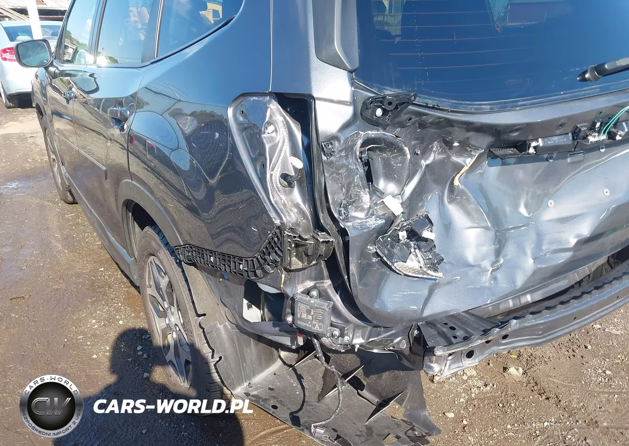 2024 Subaru Forester Premium VIN:JF2SKADC0RH467691 - 12