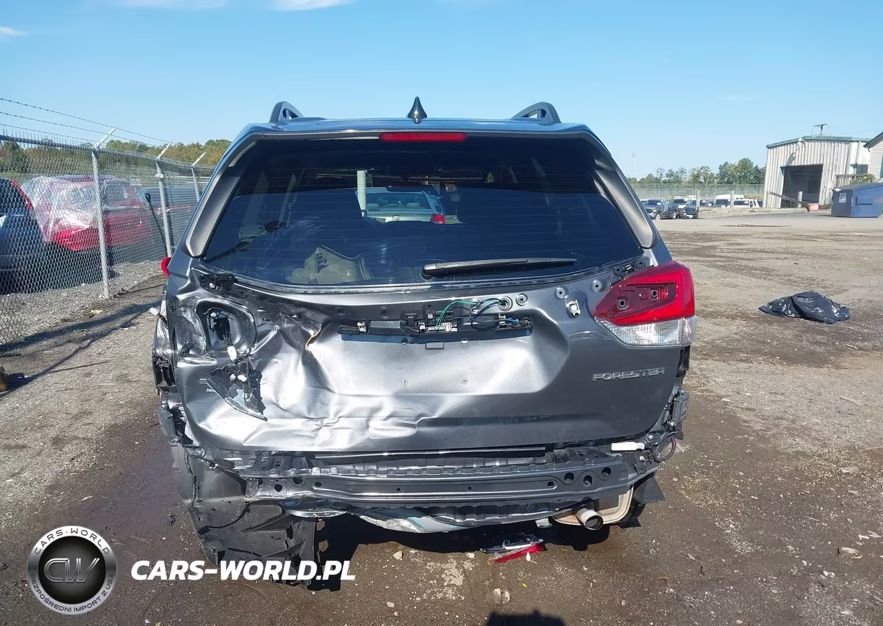 2024 Subaru Forester Premium VIN:JF2SKADC0RH467691 - 17