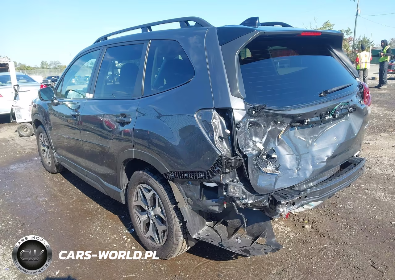 2024 Subaru Forester Premium VIN:JF2SKADC0RH467691 - 3