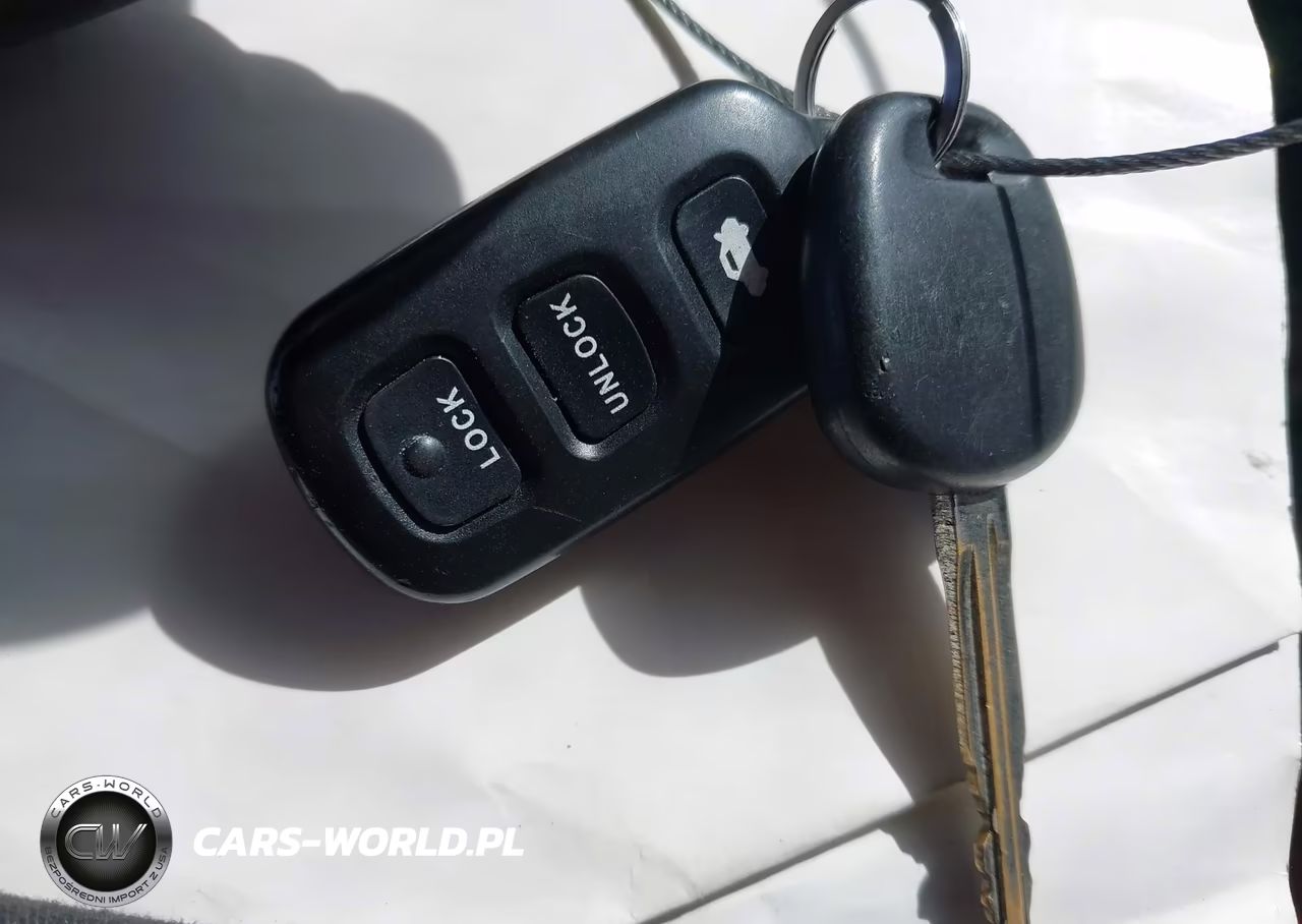 2004 Toyota Camry Xle VIN:JTDBE30K040273846 - 11