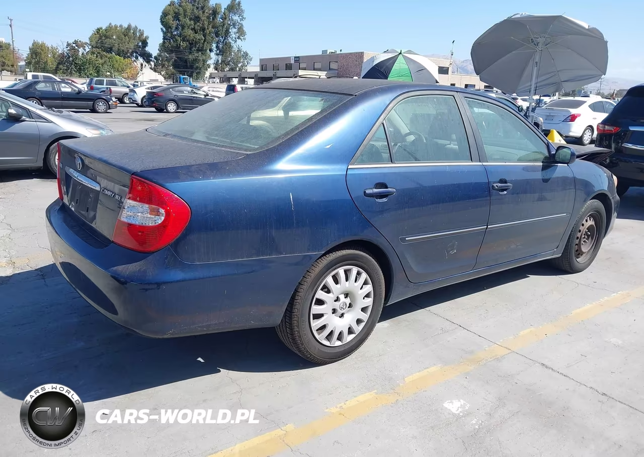 2004 Toyota Camry Xle VIN:JTDBE30K040273846 - 4