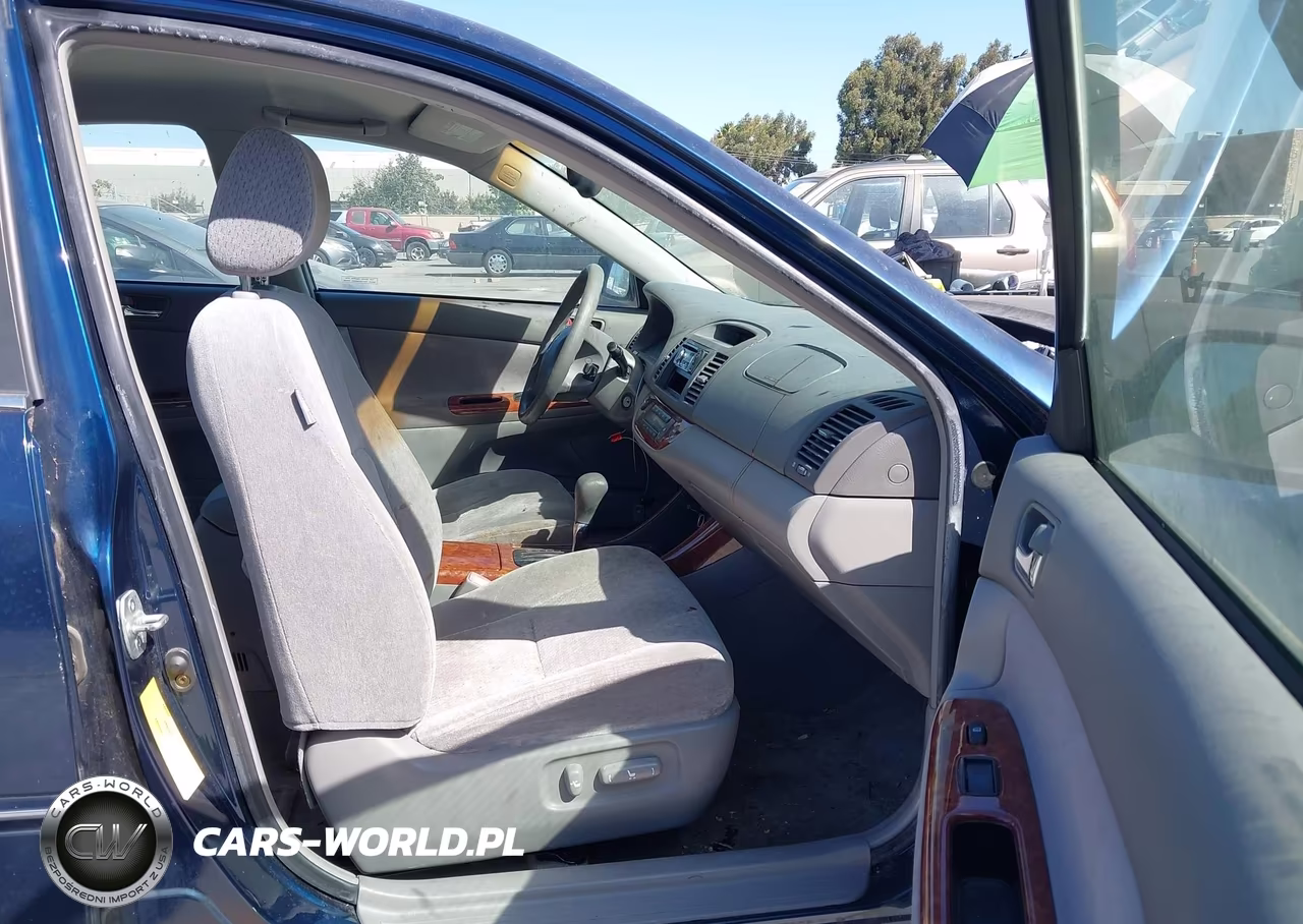 2004 Toyota Camry Xle VIN:JTDBE30K040273846 - 5