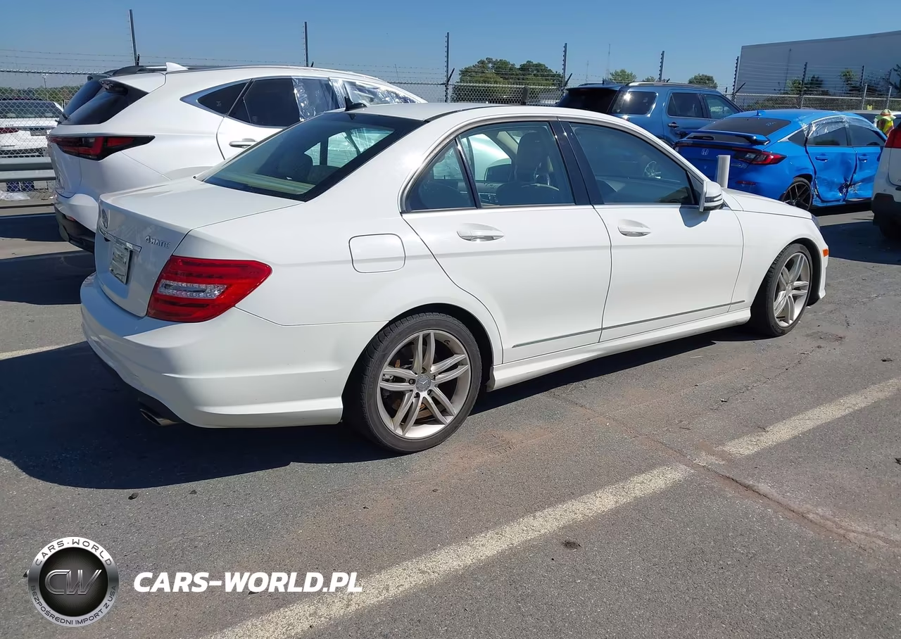 2012 Mercedes-Benz C 300 Luxury 4Matic-Sport 4Matic VIN:WDDGF8BB3CA618086 - 4