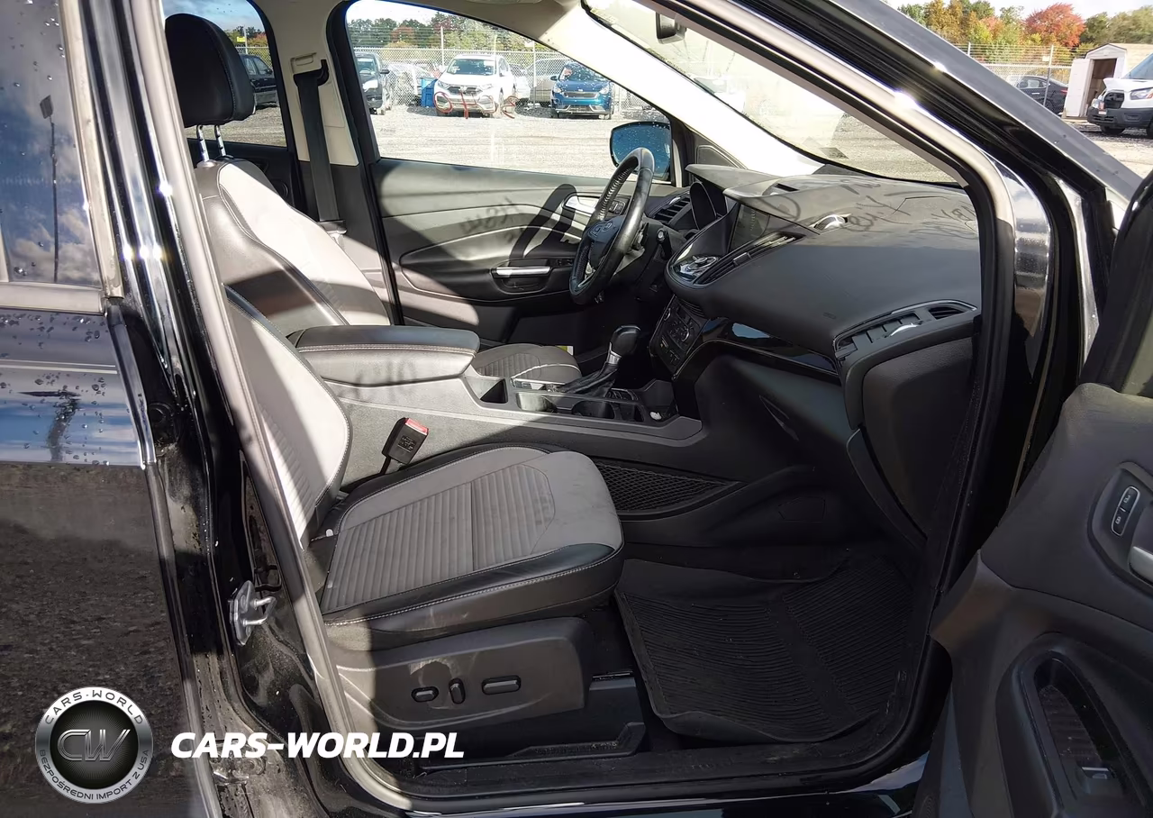 2017 Ford Escape Titanium VIN:1FMCU9J9XHUA57292 - 5