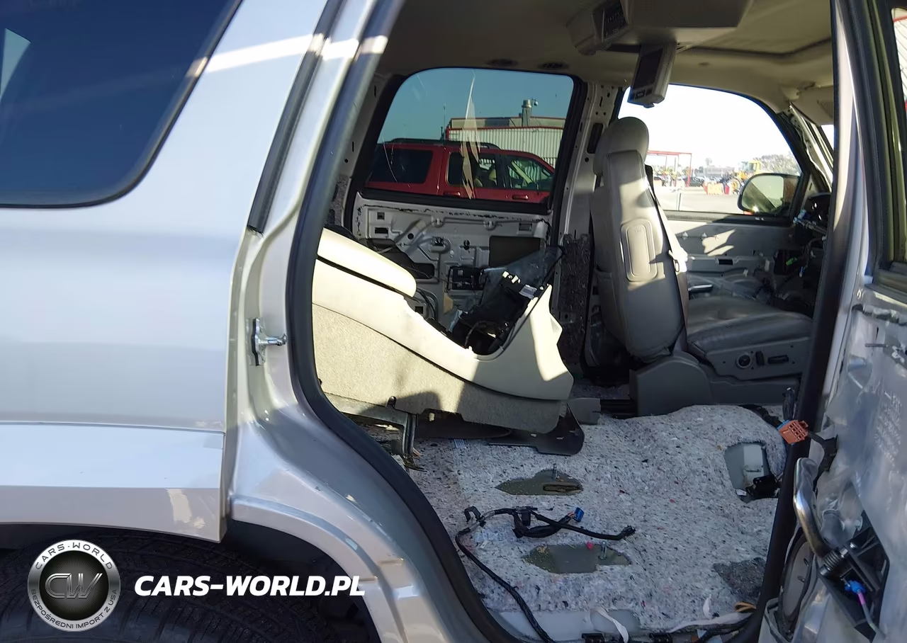 2005 Cadillac Escalade Standard VIN:1GYEC63T55R127233 - 8
