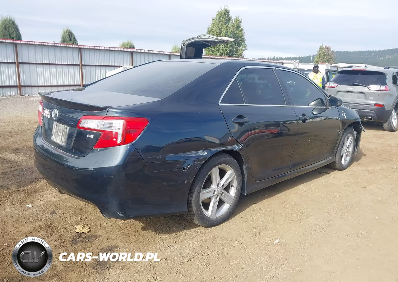 2014 Toyota Camry Se VIN:4T1BF1FK5EU302160 - 4