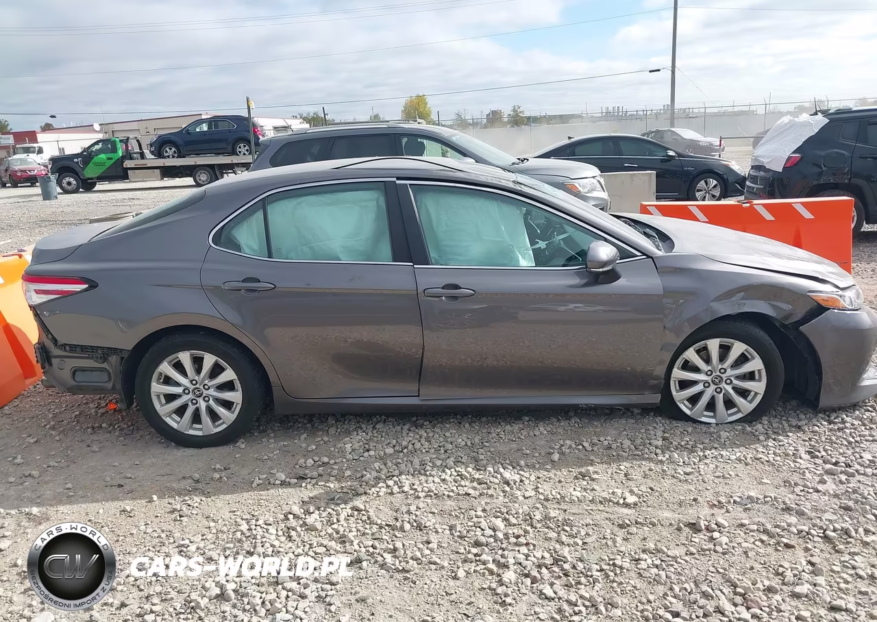 2018 Toyota Camry Le VIN:4T1B11HK0JU543212 - 14