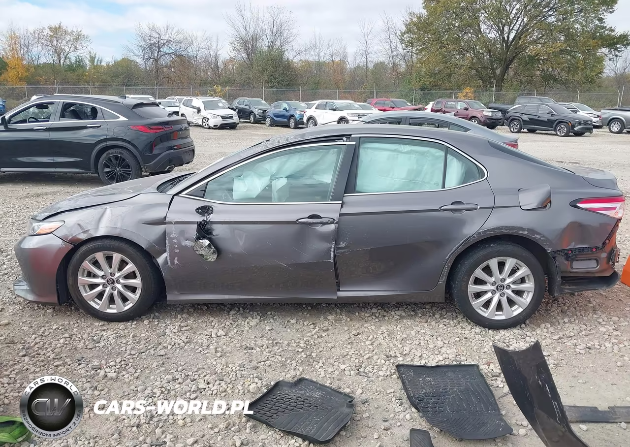 2018 Toyota Camry Le VIN:4T1B11HK0JU543212 - 15