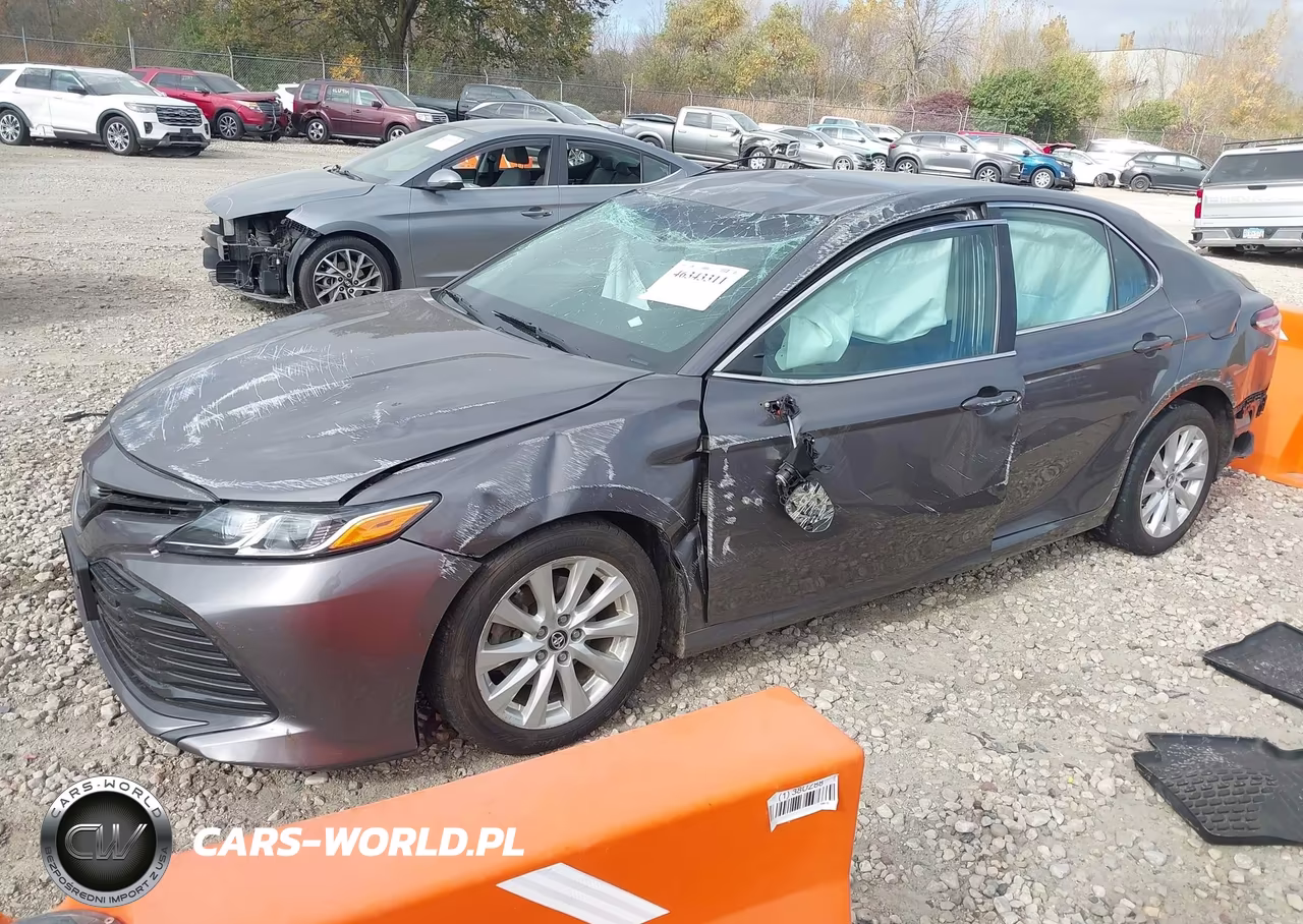 2018 Toyota Camry Le VIN:4T1B11HK0JU543212 - 2
