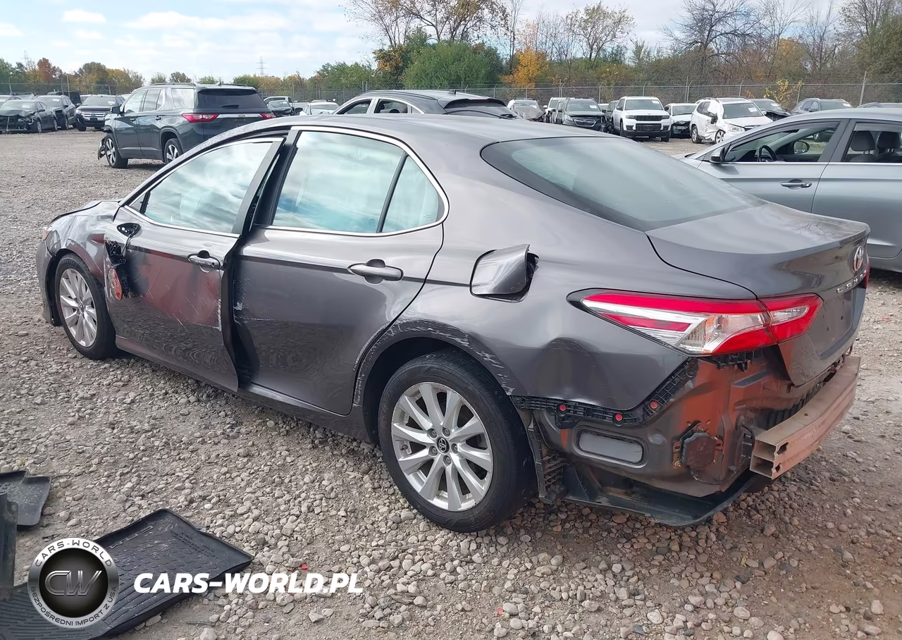 2018 Toyota Camry Le VIN:4T1B11HK0JU543212 - 3