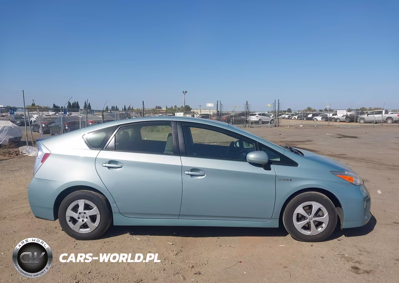 2014 Toyota Prius Two VIN:JTDKN3DU3E1823483 - 13