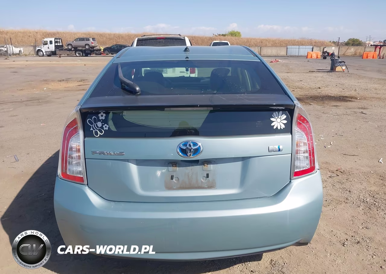 2014 Toyota Prius Two VIN:JTDKN3DU3E1823483 - 16