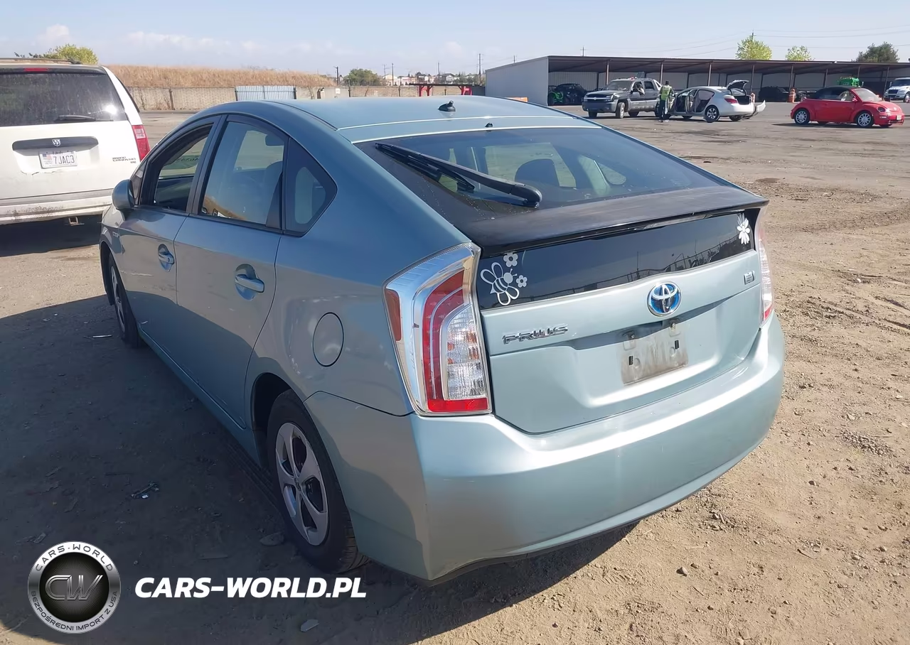 2014 Toyota Prius Two VIN:JTDKN3DU3E1823483 - 3