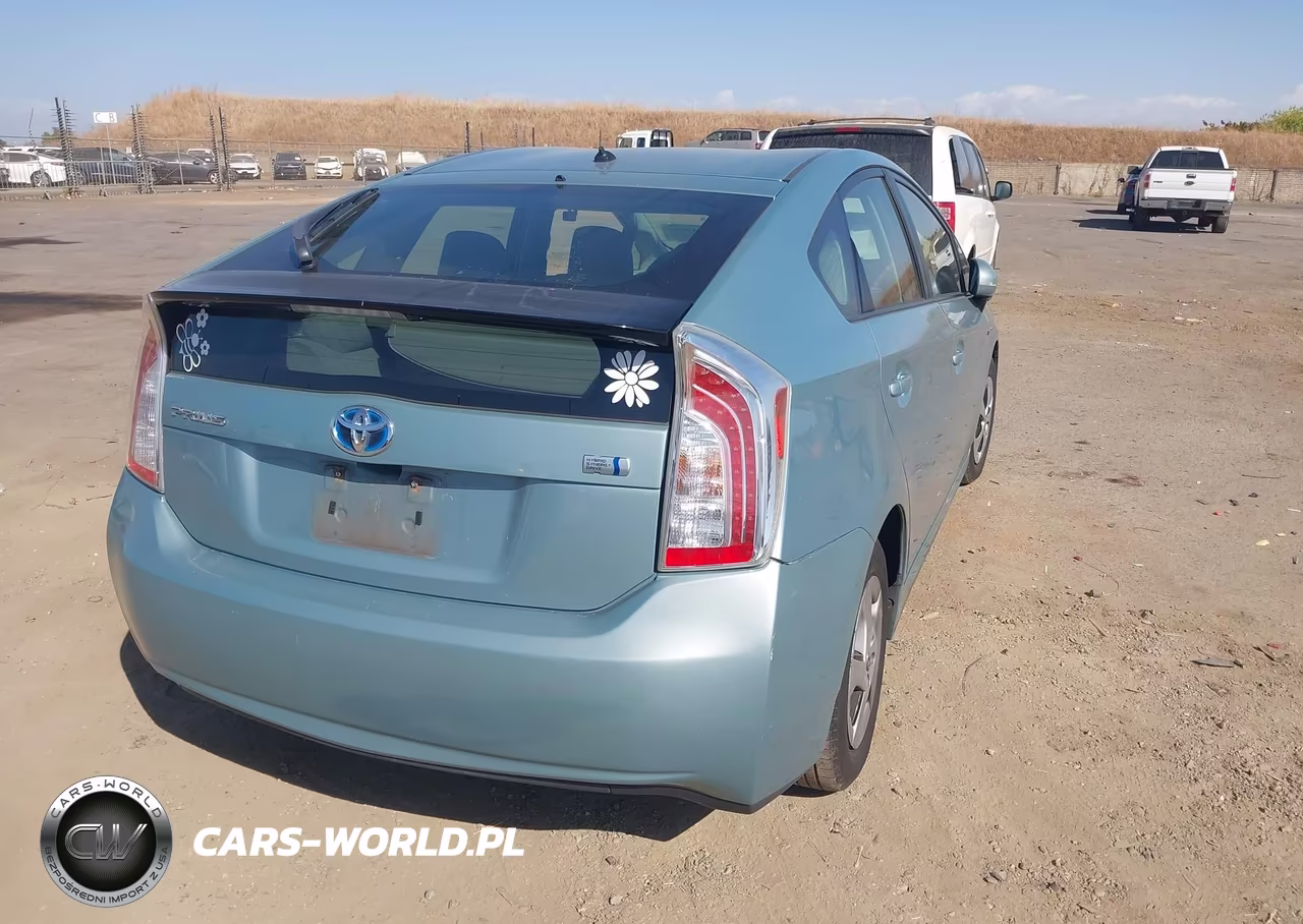 2014 Toyota Prius Two VIN:JTDKN3DU3E1823483 - 4