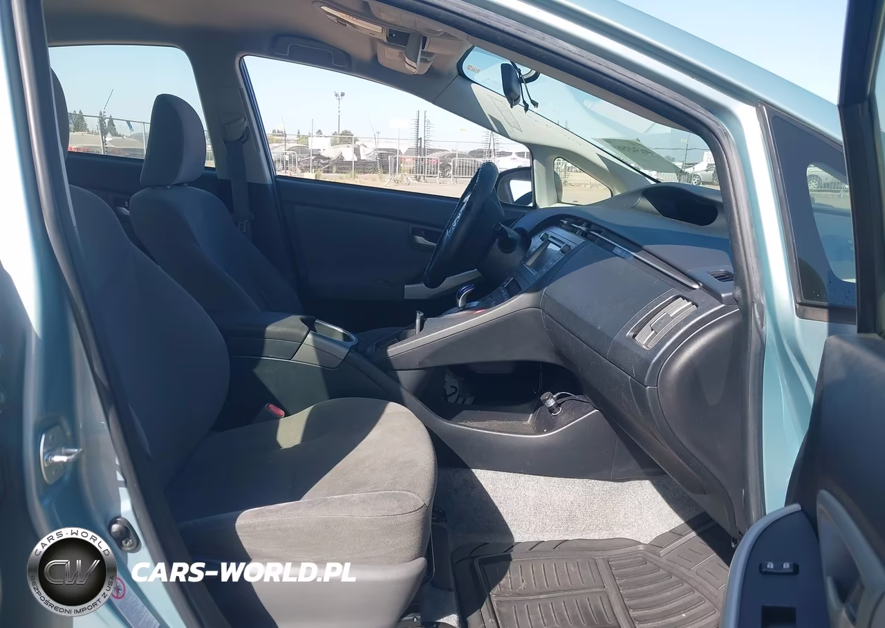 2014 Toyota Prius Two VIN:JTDKN3DU3E1823483 - 5