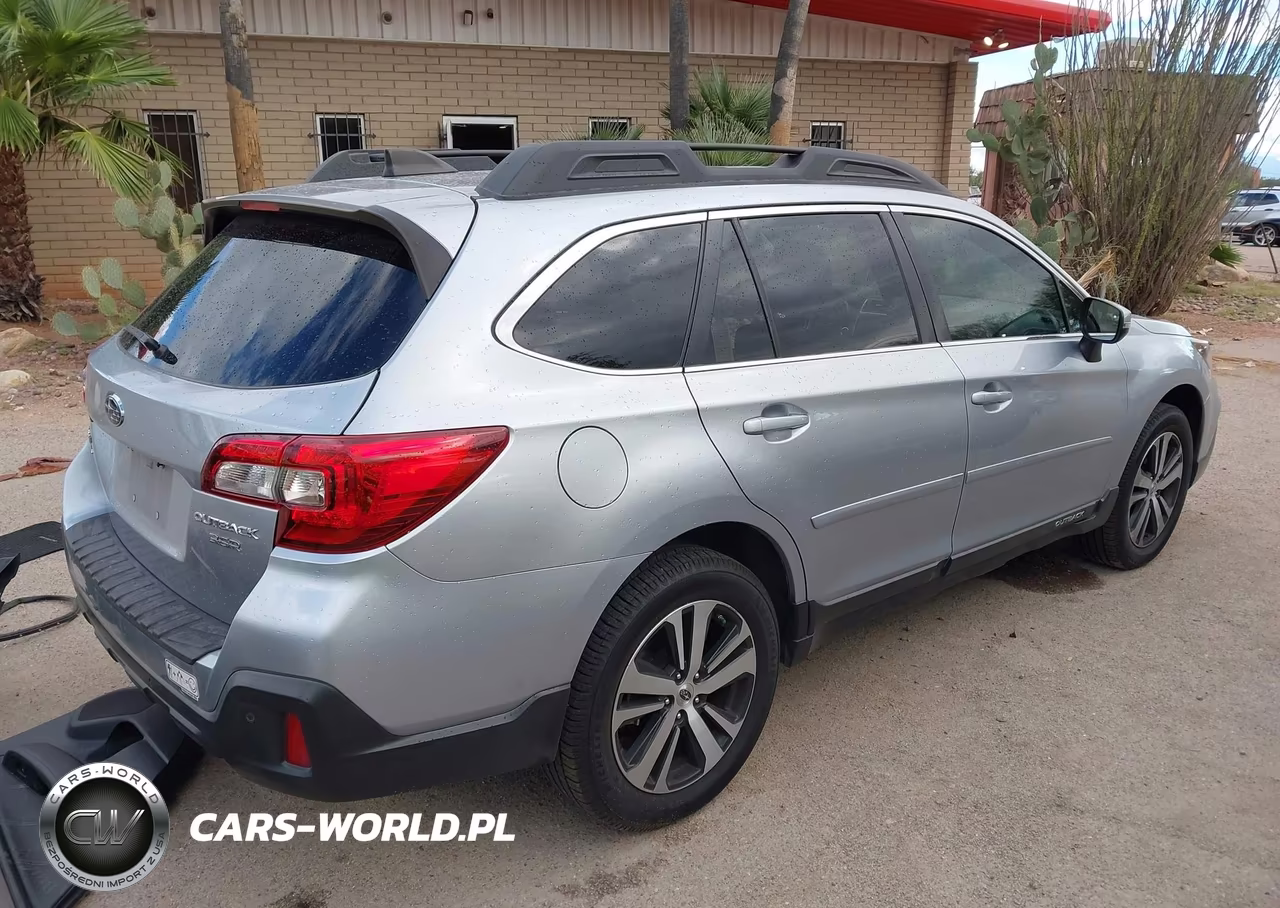2018 Subaru Outback 3.6R Limited VIN:4S4BSENC1J3350476 - 4
