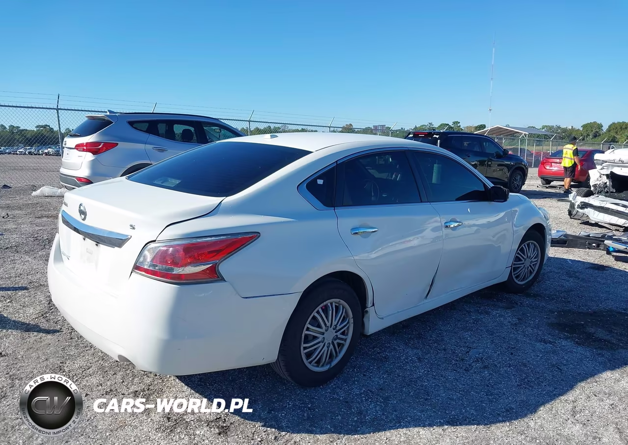 2015 Nissan Altima 2.5 S VIN:1N4AL3AP7FC264354 - 4