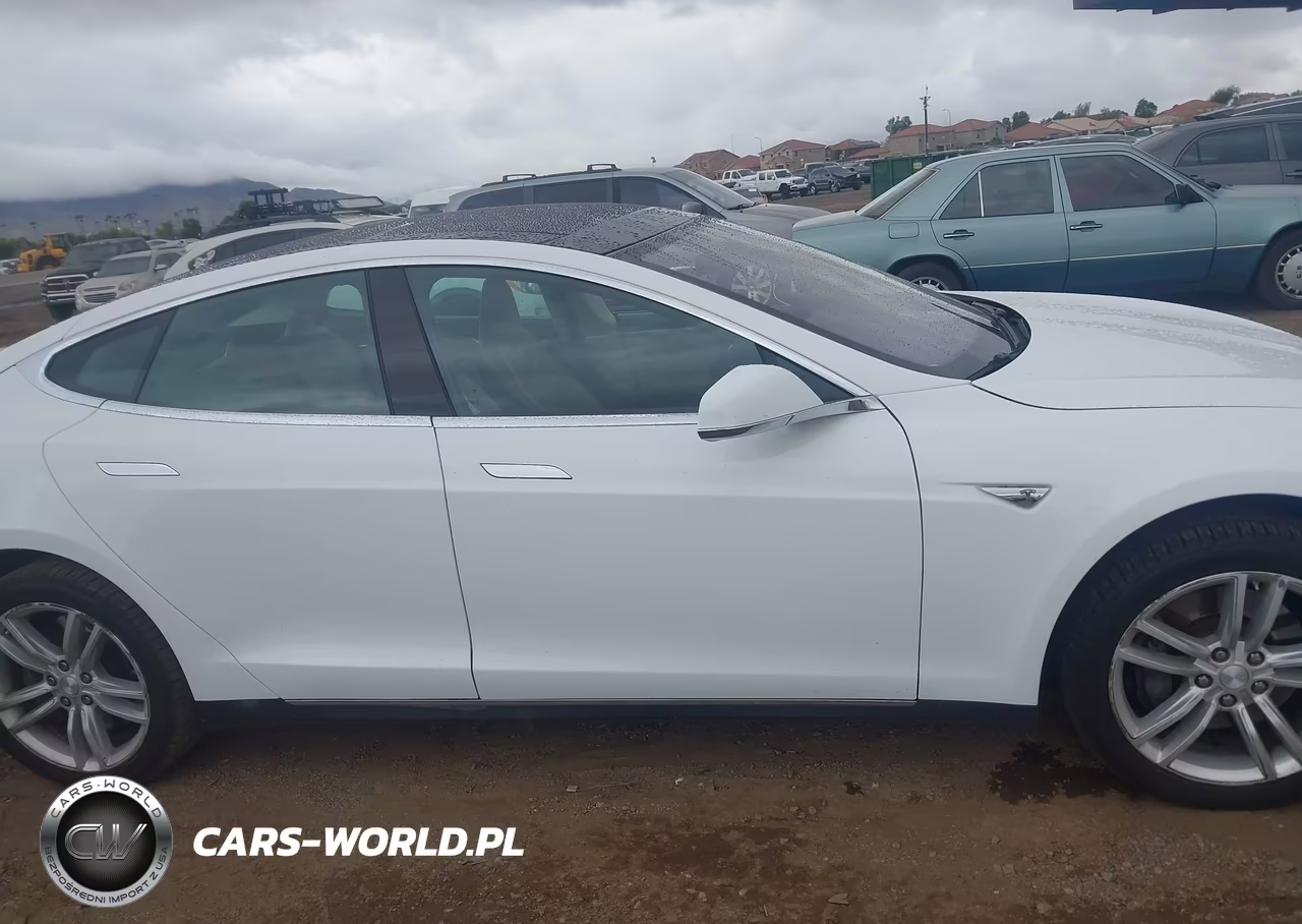 2013 Tesla Model S VIN:5YJSA1CN4DFP20556 - 13
