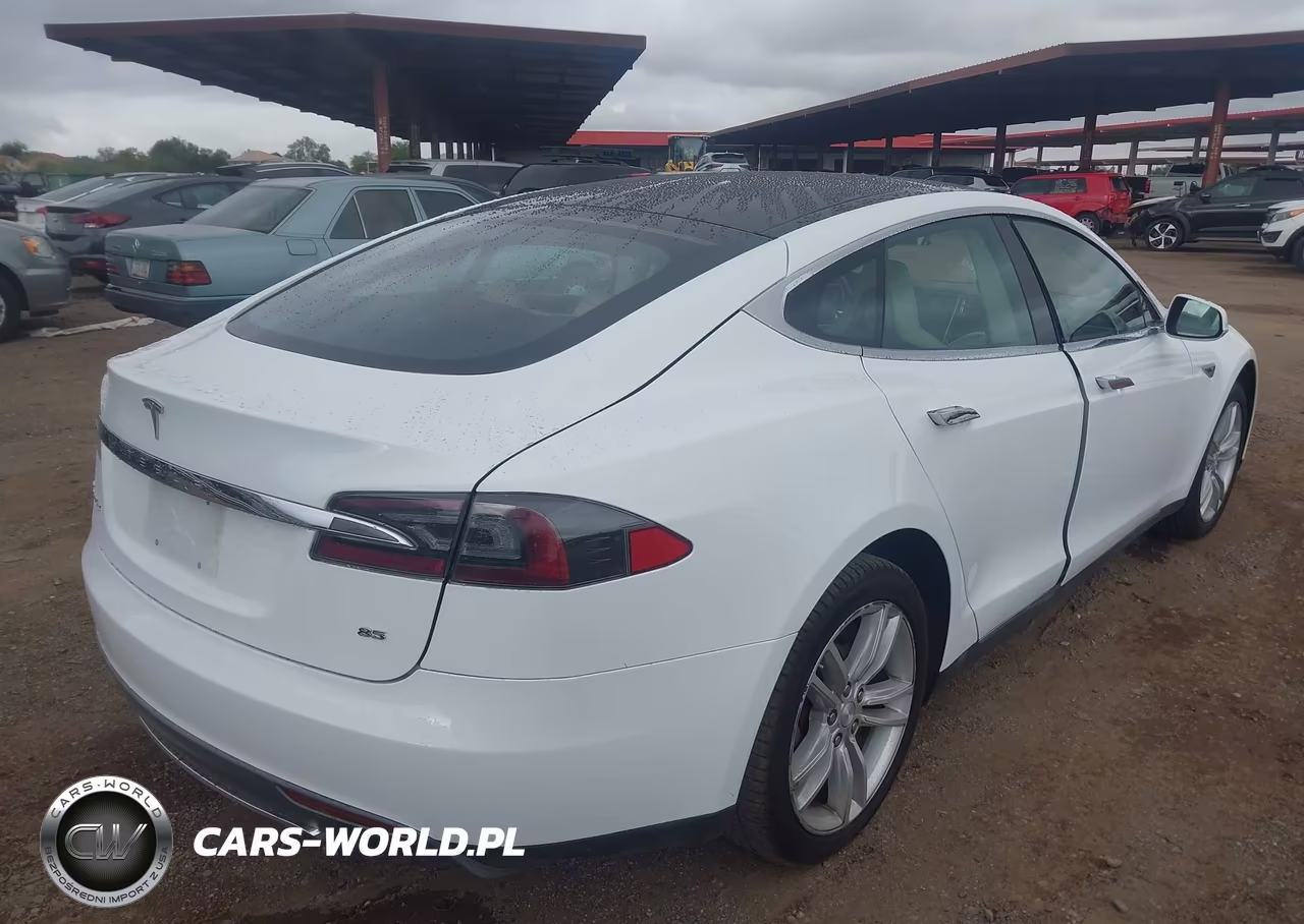 2013 Tesla Model S VIN:5YJSA1CN4DFP20556 - 4