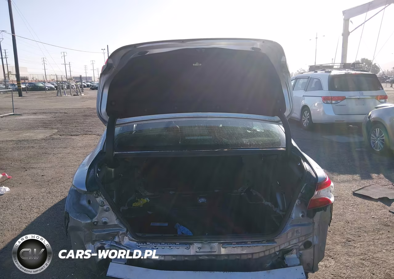 2019 Toyota Camry Le VIN:4T1B11HKXKU803682 - 17