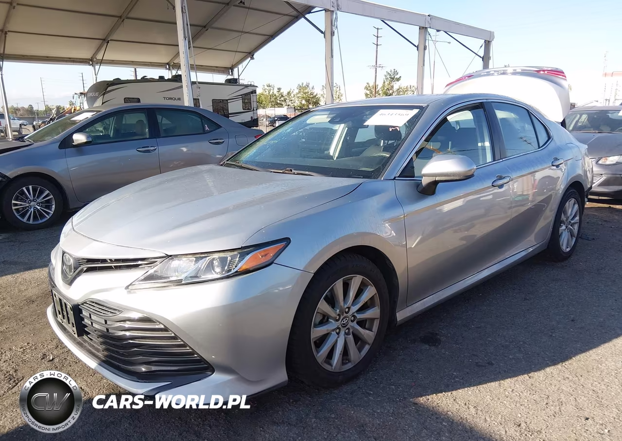 2019 Toyota Camry Le VIN:4T1B11HKXKU803682 - 2