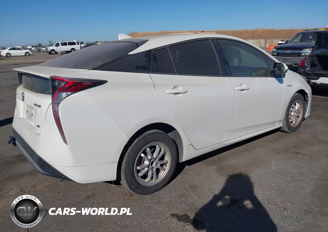 2018 Toyota Prius One VIN:JTDKBRFU8J3082559 - 4