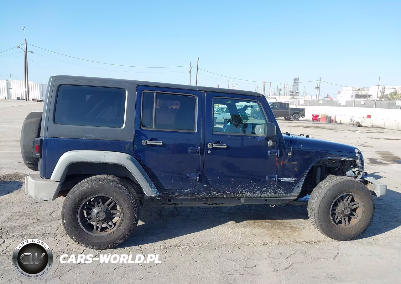 2013 Jeep Wrangler Unlimited Sport VIN:1C4BJWDG0DL582086 - 14